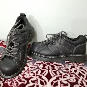 Dr. Martens Finnegan low boots men's size 5 AW004